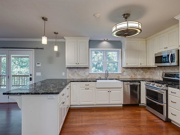 5th image of 2600 Karawood Ln