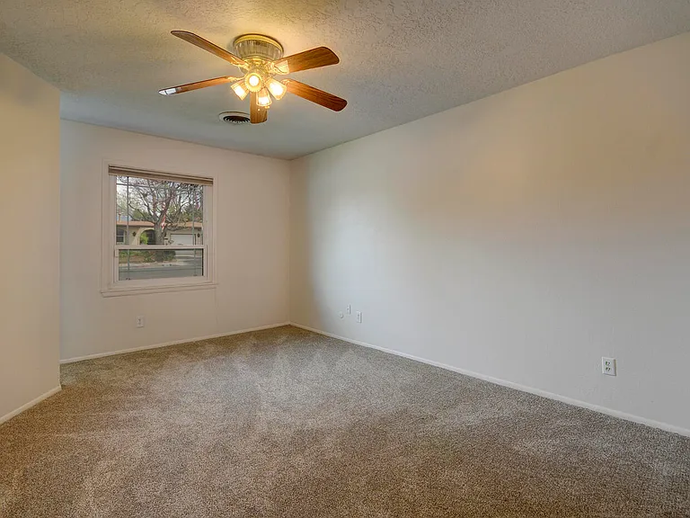 4631 Sherwood St NE — Photo 18