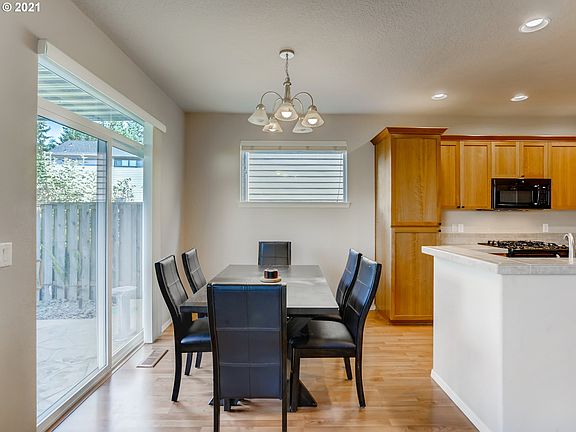 5th image of 1031 SE Tamora Ave