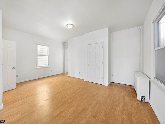 4th image of 838 Rebecca Pl
