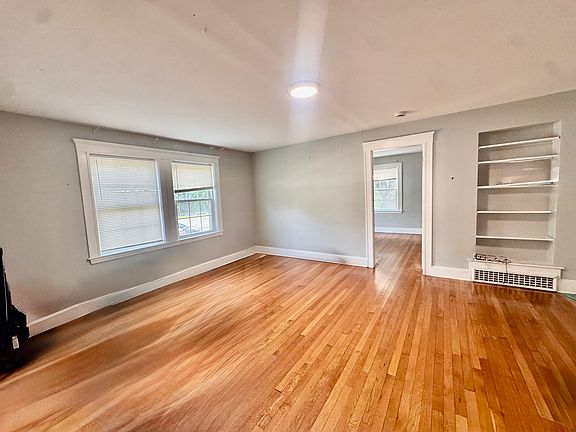 4th image of 4907 Washington St #1L