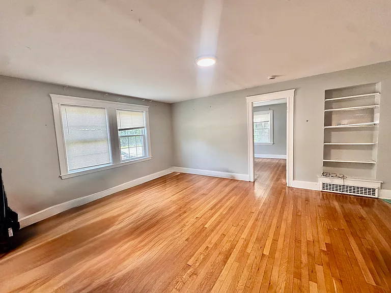 4907 Washington St #1L — Photo 4