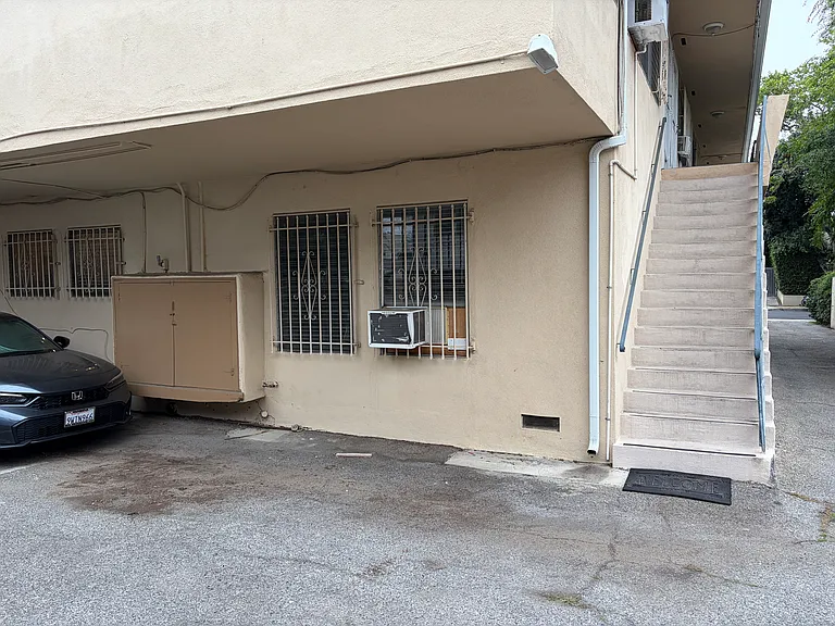 907 N Gardner St #5 — Photo 7