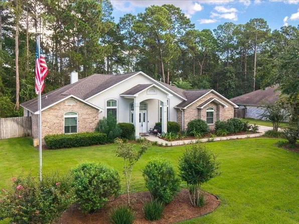 205 Yacht Club Dr, Niceville, FL 32578