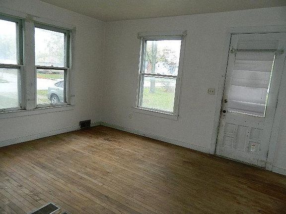 3rd image of 100 W Worley Ave