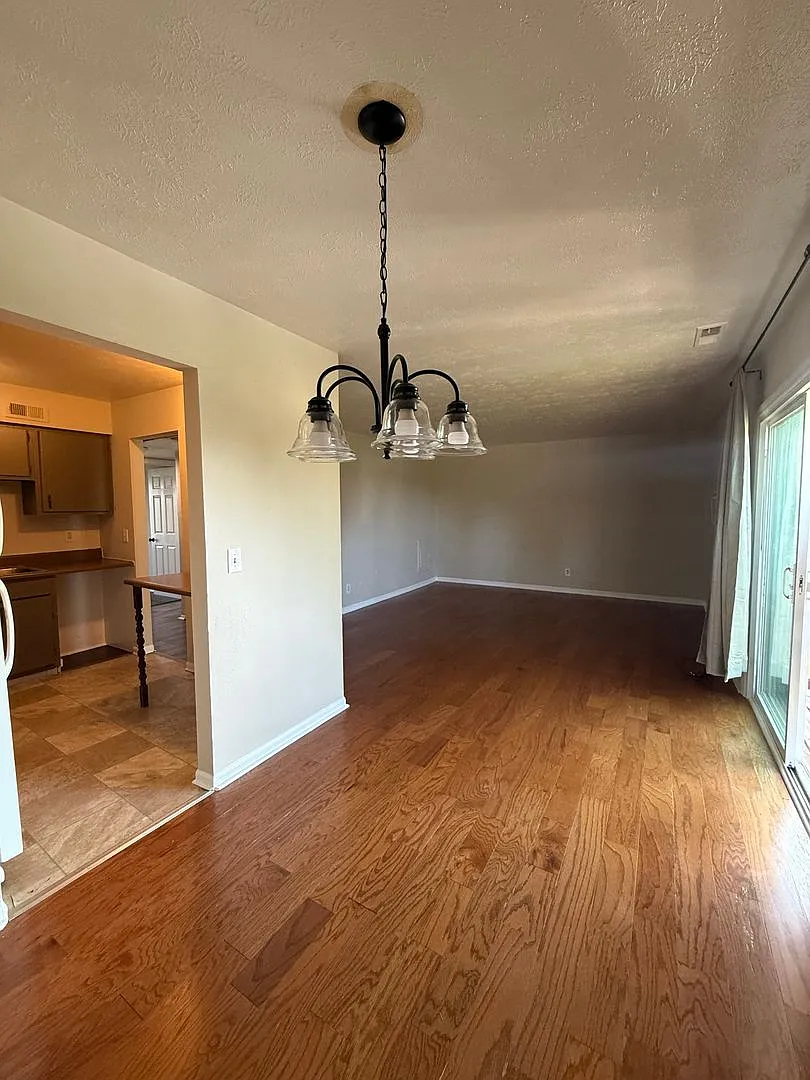 4220-4222 Arrowrock — Photo 3