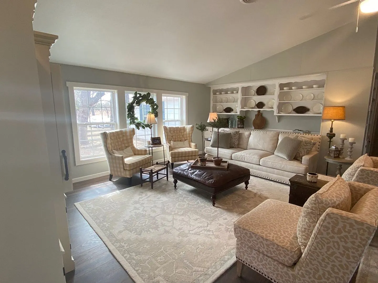 For Lease!! — Photo 4