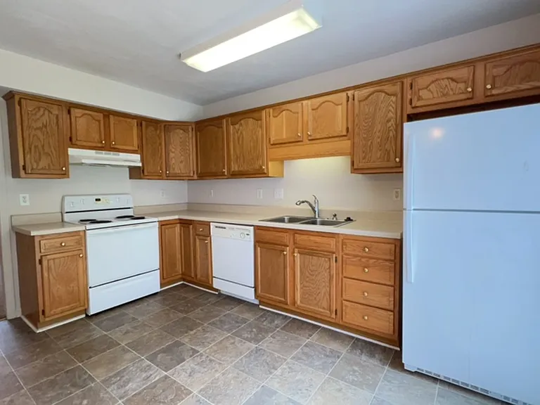 220-240 E Augusta Ave — Photo 6