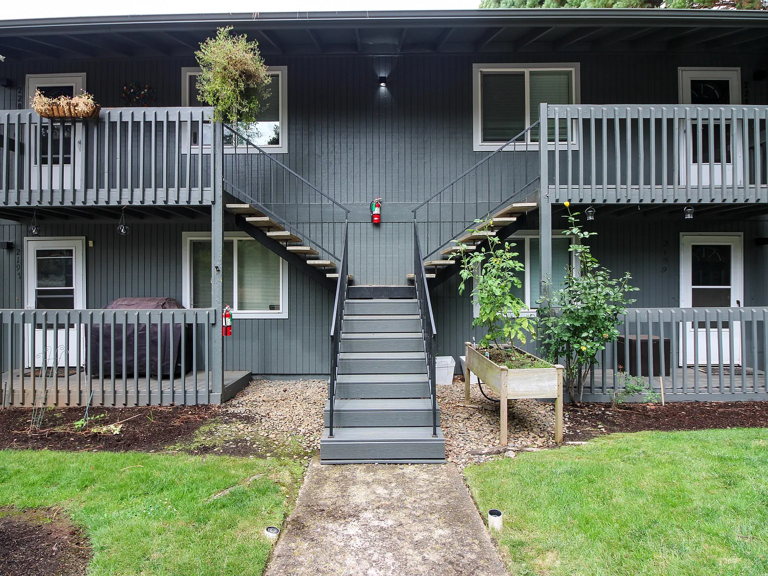 2 bed, 1050 sqft, $1,450 — Photo 2