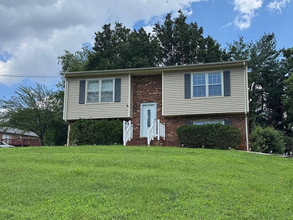 1st image of 105 Creston Oaks Ct