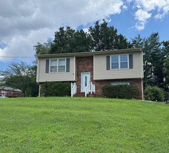 105 Creston Oaks Ct, Forest, VA, 24551