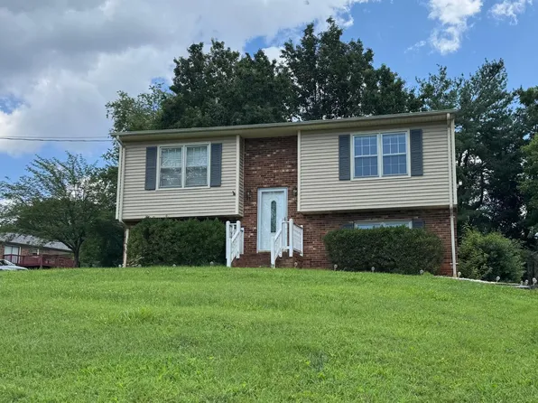 105 Creston Oaks Ct, Forest, VA 24551