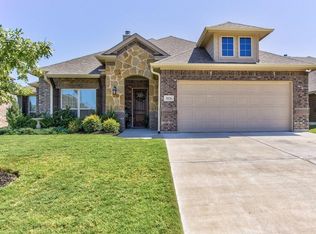 5826 Yellow Rose Ct, Midlothian, TX 76065