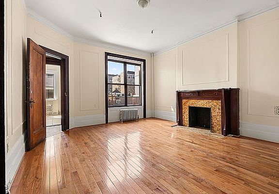 3rd image of 136 W 119th St APT 4