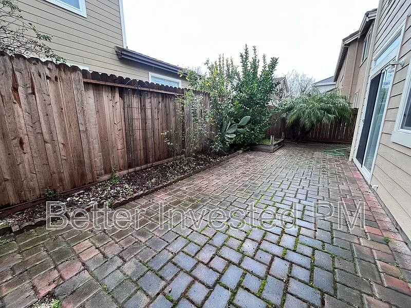 3 bed, 2.5 bath, 1985 sqft, $3,800 — Photo 3