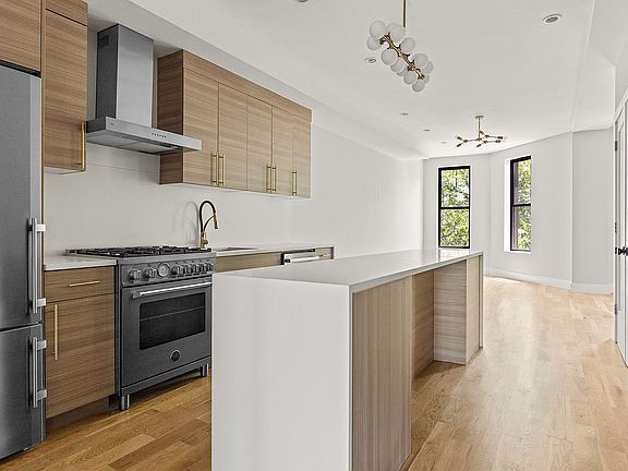 4th image of 695 Monroe St #4