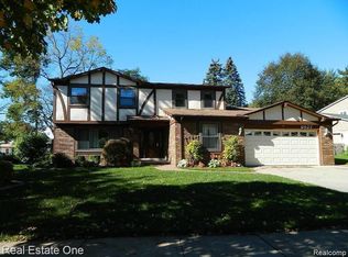 6927 Northpoint Dr, Troy, MI 48085
