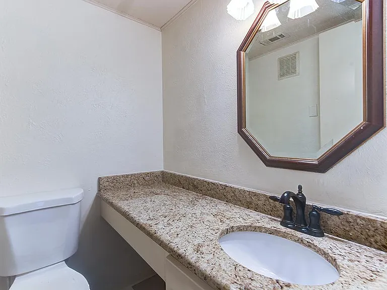 2012 Court Pl — Photo 20