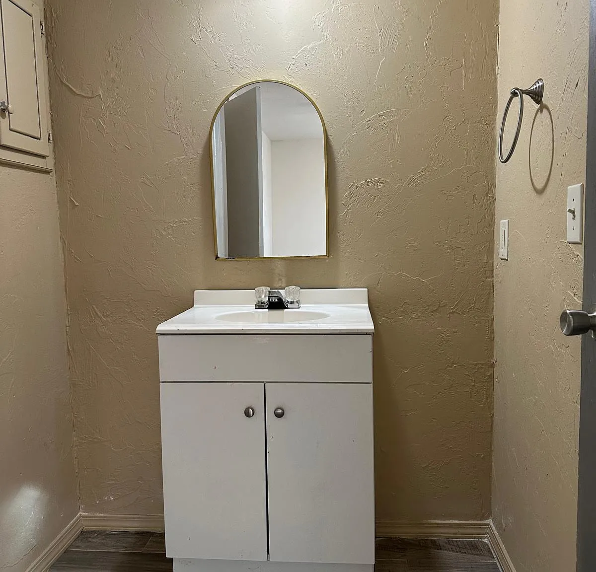 2 bed, 990 sqft, $950 — Photo 1