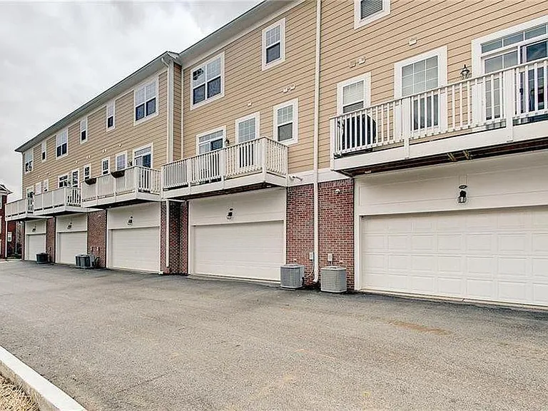 333 Alden Way — Photo 8