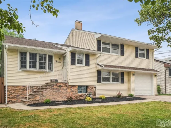 12 Capp St, Carteret, NJ 07008