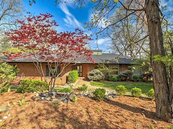 2nd image of 309 W Ravinwoods Rd