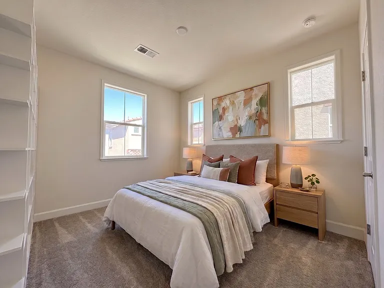 4th Bedroom (Virtually Staged)
