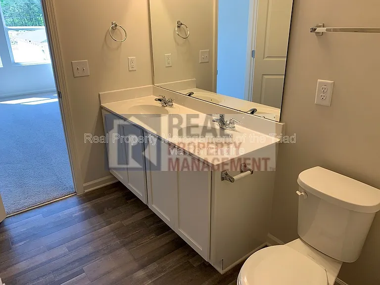 4100 Devonwood Ct — Photo 8