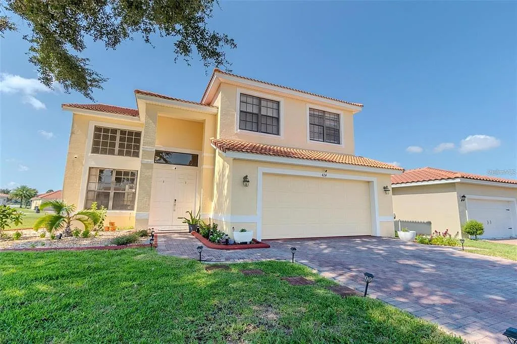 4 bed, 2.5 bath, 2187 sqft, $2,400 — Photo 1