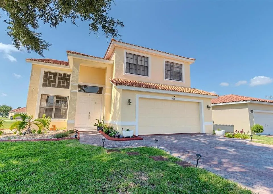424 Cinnamon Dr