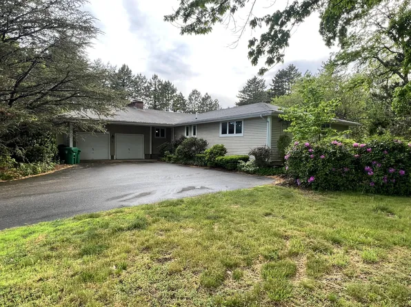 99 Porter St, Westwood, MA 02090