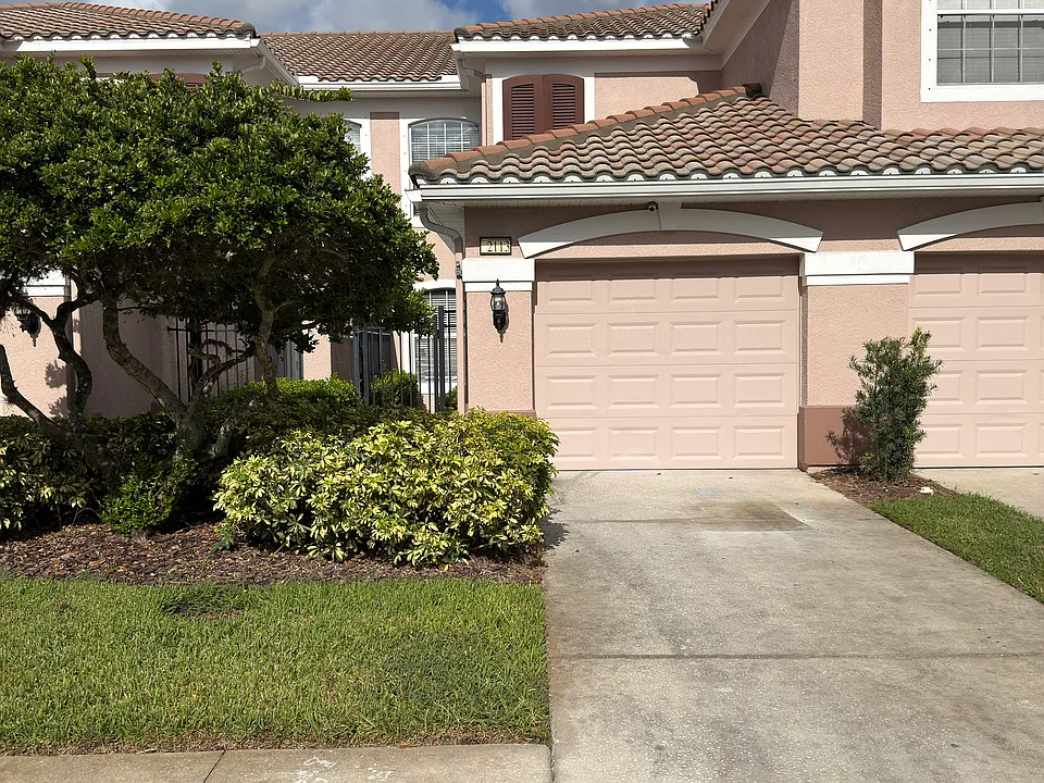 2113 Carriage Ln