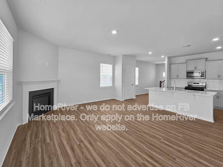 654 13th Avenue Dr NE — Photo 3