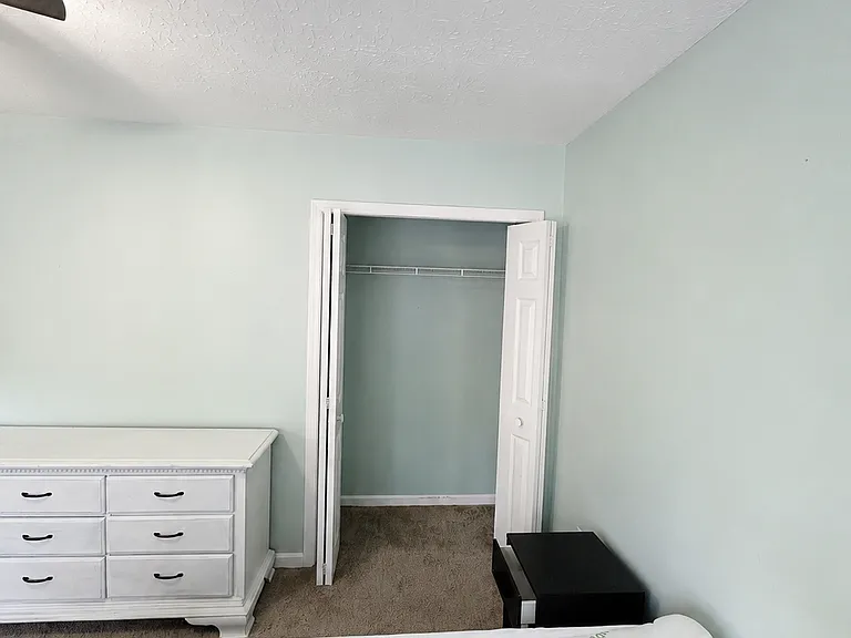 515 Hoffman Dr — Photo 3