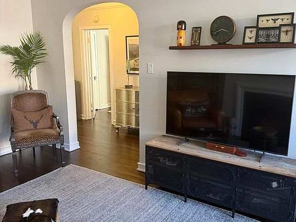 4th image of 946 N Michigan Ave #3N