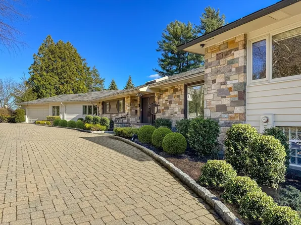 9 Singletree Rd, Brookline, MA 02467