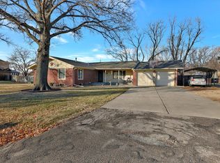 421 S Winterset Ln, Wichita, KS 67209