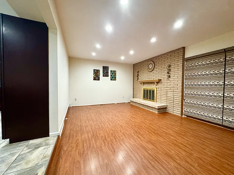 2868 Groves Dr — Photo 31