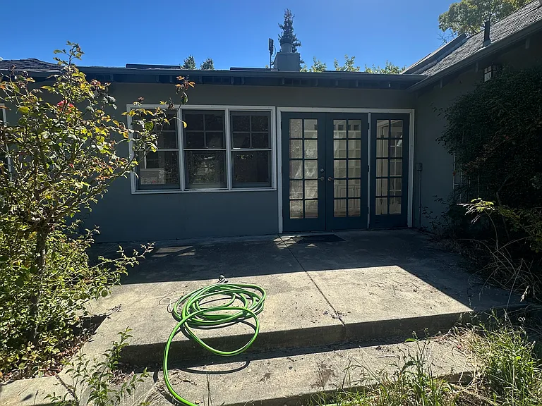 1613 Mariposa Ave — Photo 33
