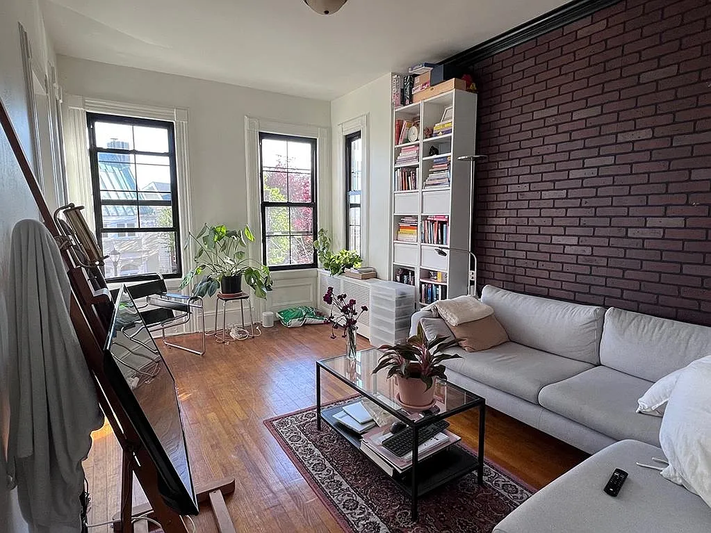 2 bed, 1.0 bath, 700 sqft, $2,350 — Photo 4