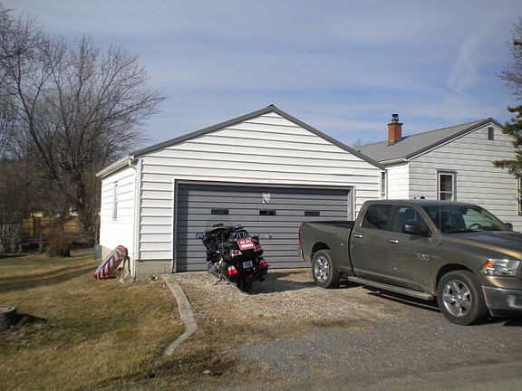 4th image of 377 Carolyn Dr