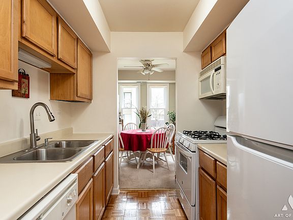5th image of 2025 Country Club Dr APT 13