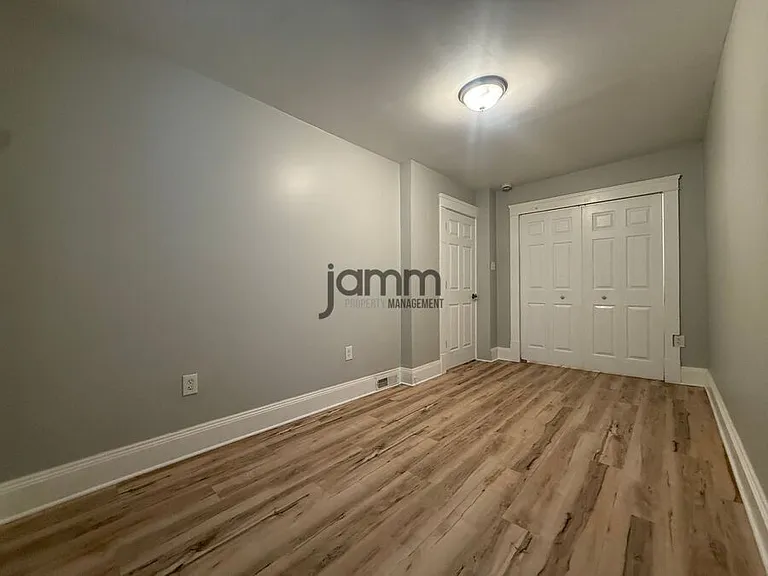 1441 W 58th St #1 — Photo 16