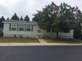 6 Rockridge Ct, Fenton, MI 48430