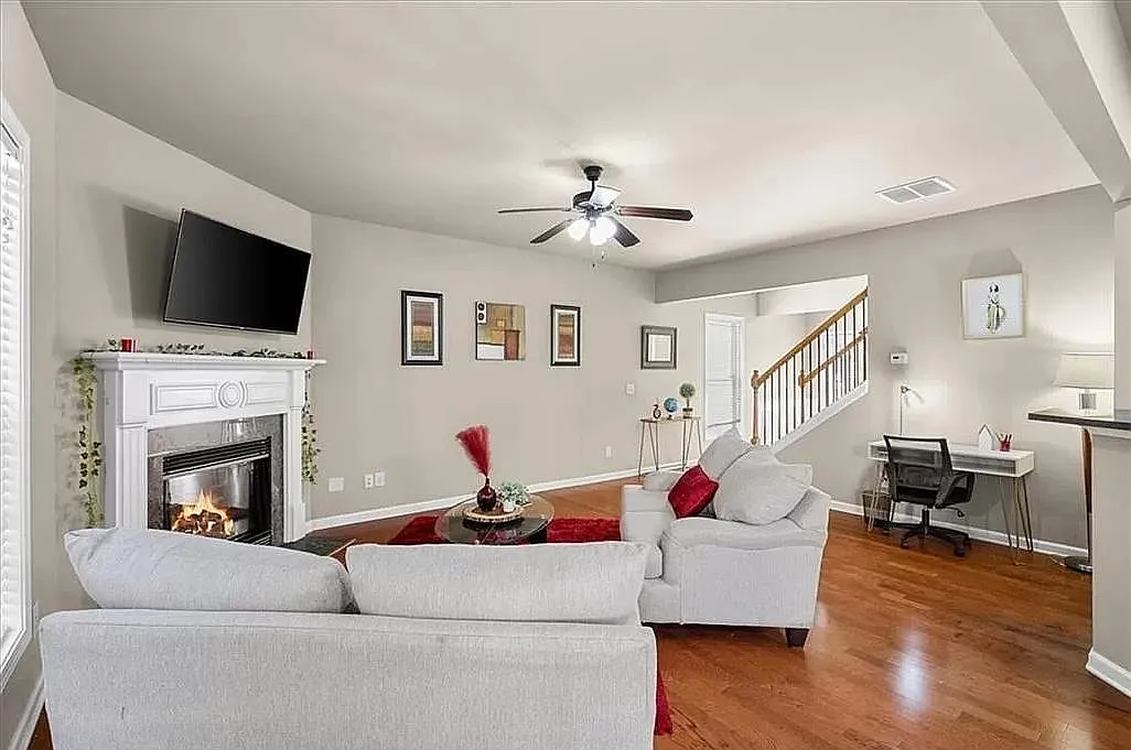 3 bed, 2.5 bath, 1874 sqft, $2,650 — Photo 2