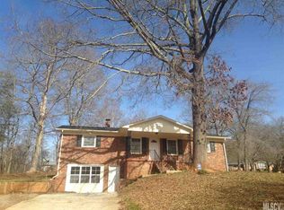 82 Lakemont Park Rd, Hickory, NC 28601