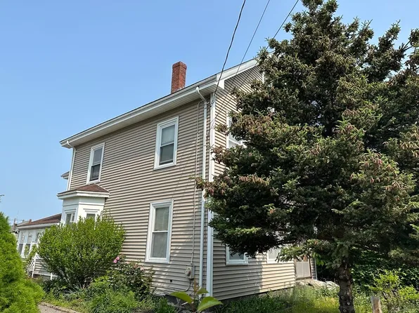 39 Floyd St, Waltham, MA 02453