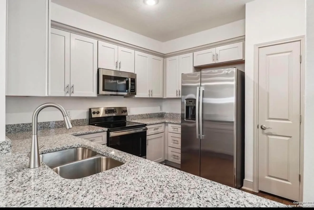 3 bed, 2.5 bath, 1505 sqft, $1,750 — Photo 2