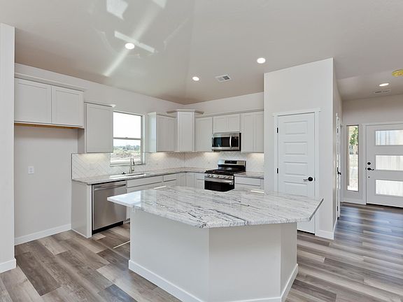 2nd image of 500 Desert Peach St