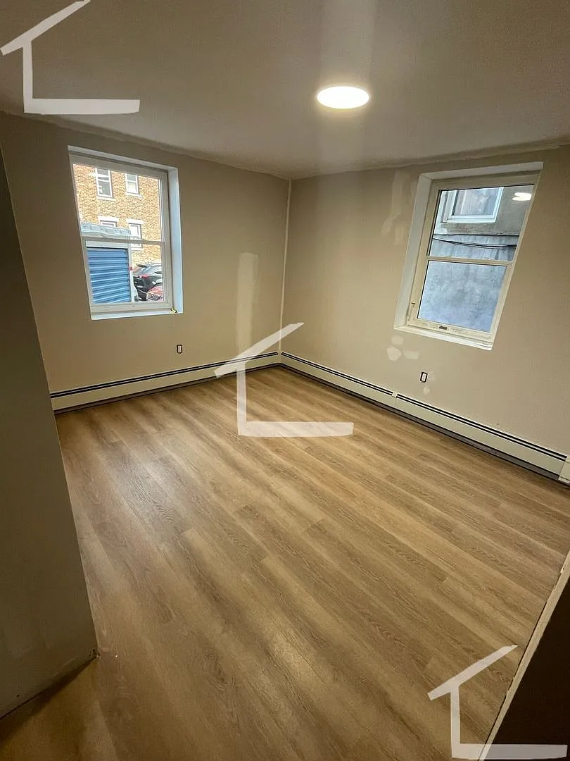 Huge 4 bed in Brookline — Photo 4